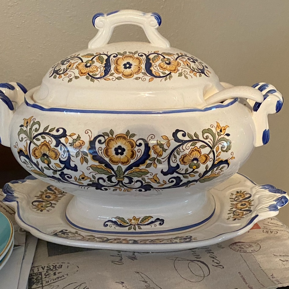 Vintage soup tureen